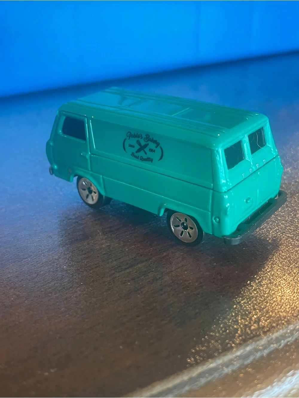 1964 64 Ford Econoline Van Collectible 1/64 Scale Diecast Diorama Model